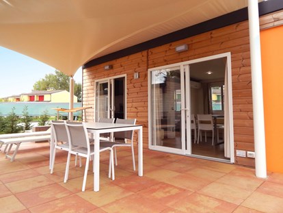 Luxuscamping - Klimaanlage - Caorle - Centro Vacanze Pra`delle Torri Lodge Openspace B auf Centro Vacanze Pra`delle Torri